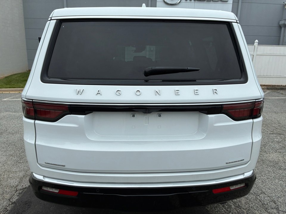 Used 2023 Jeep Wagoneer Series III w/ Premium Group I AWD/4WD image 17