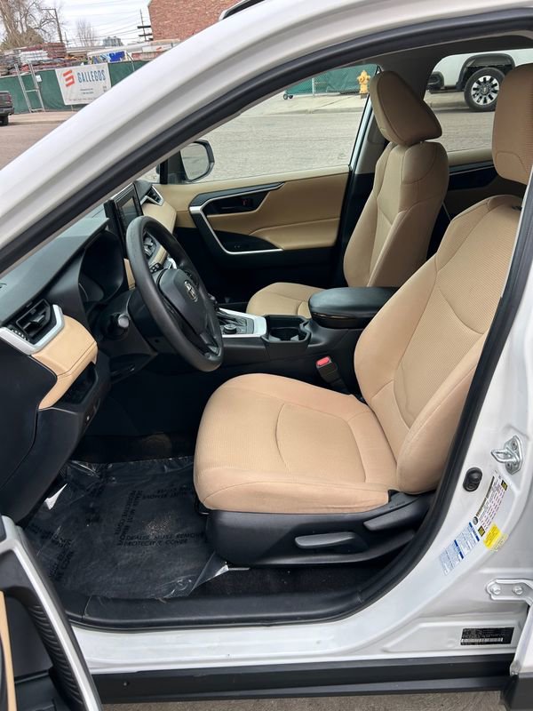 Used 2021 Toyota RAV4 LE image 16