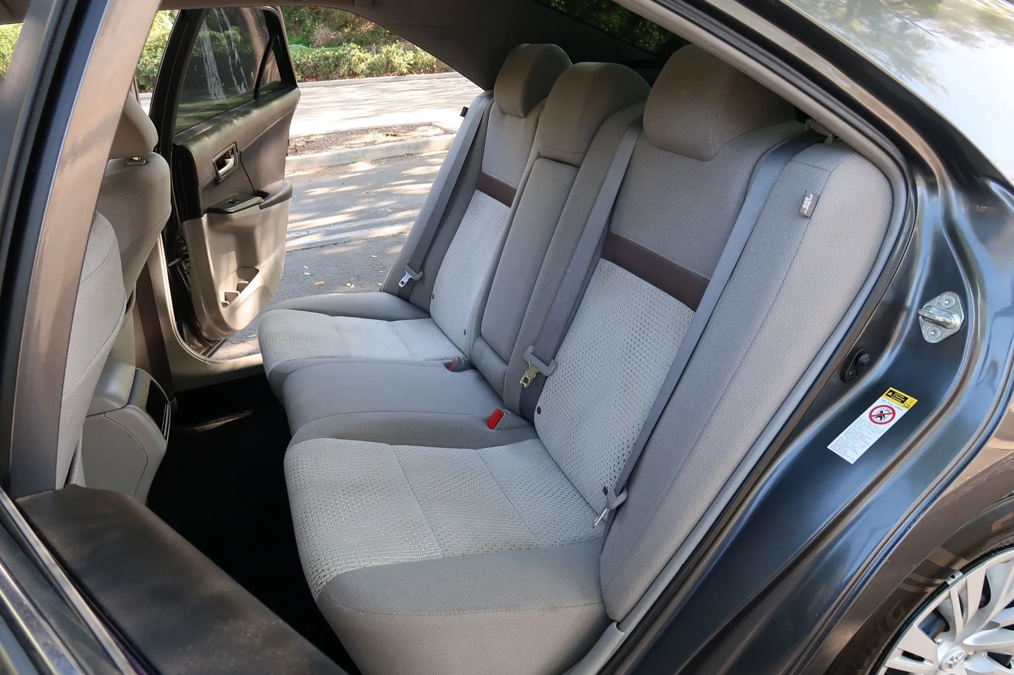 Used 2012 Toyota Camry L image 14