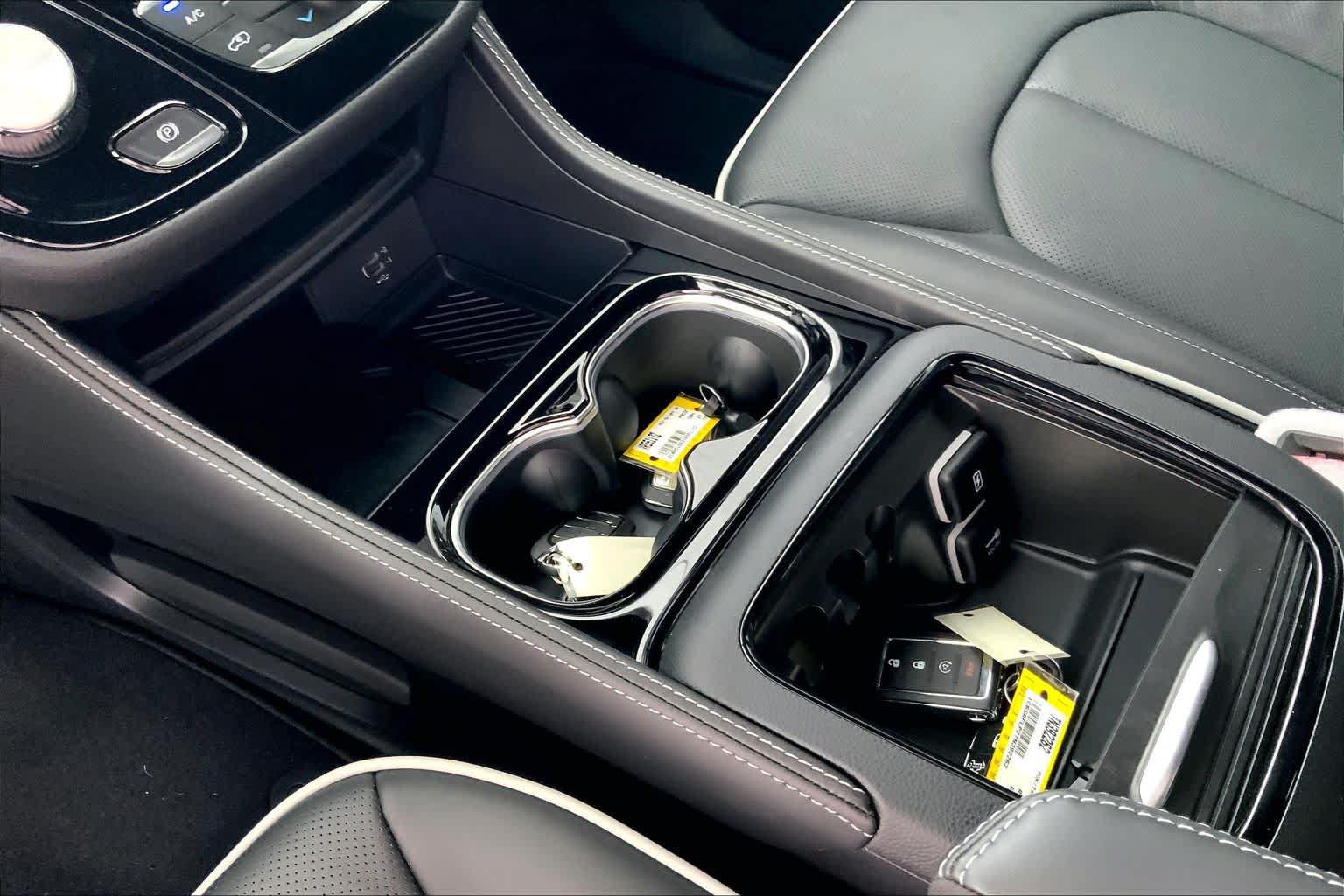 New 2027 Chrysler Pacifica Limited FWD image 5
