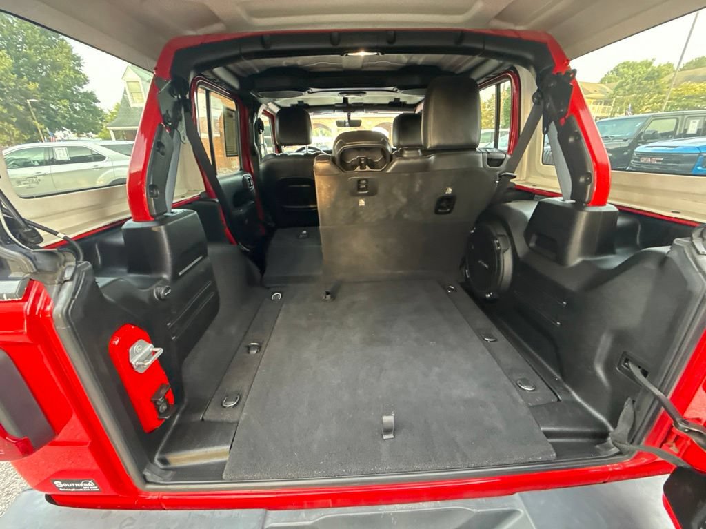Used 2018 Jeep Wrangler Unlimited Sahara AWD/4WD image 5