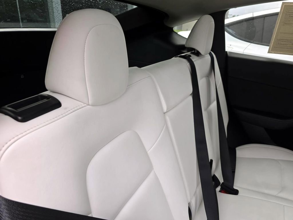 Used 2022 Tesla Model Y Long Range image 23