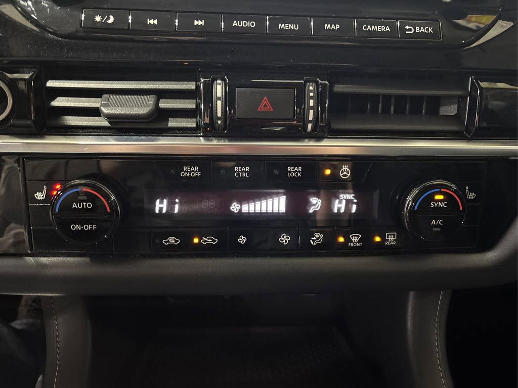 Used 2023 Nissan Pathfinder SL w/ Black Appearance Package image 31