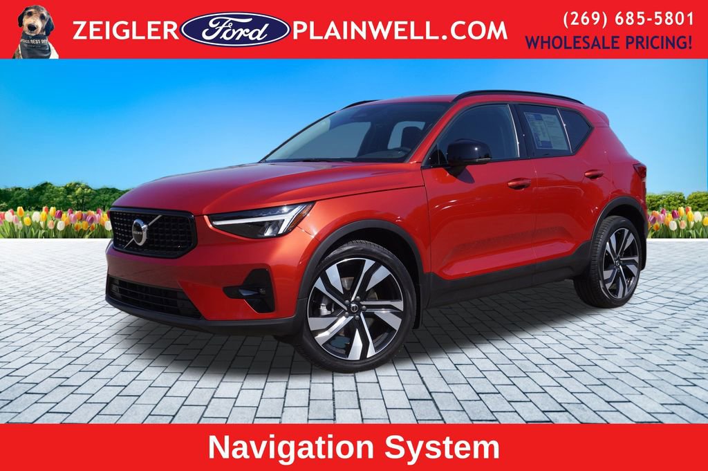 Used 2023 Volvo XC40 B5 Plus w/ Protection Package Premier image 1