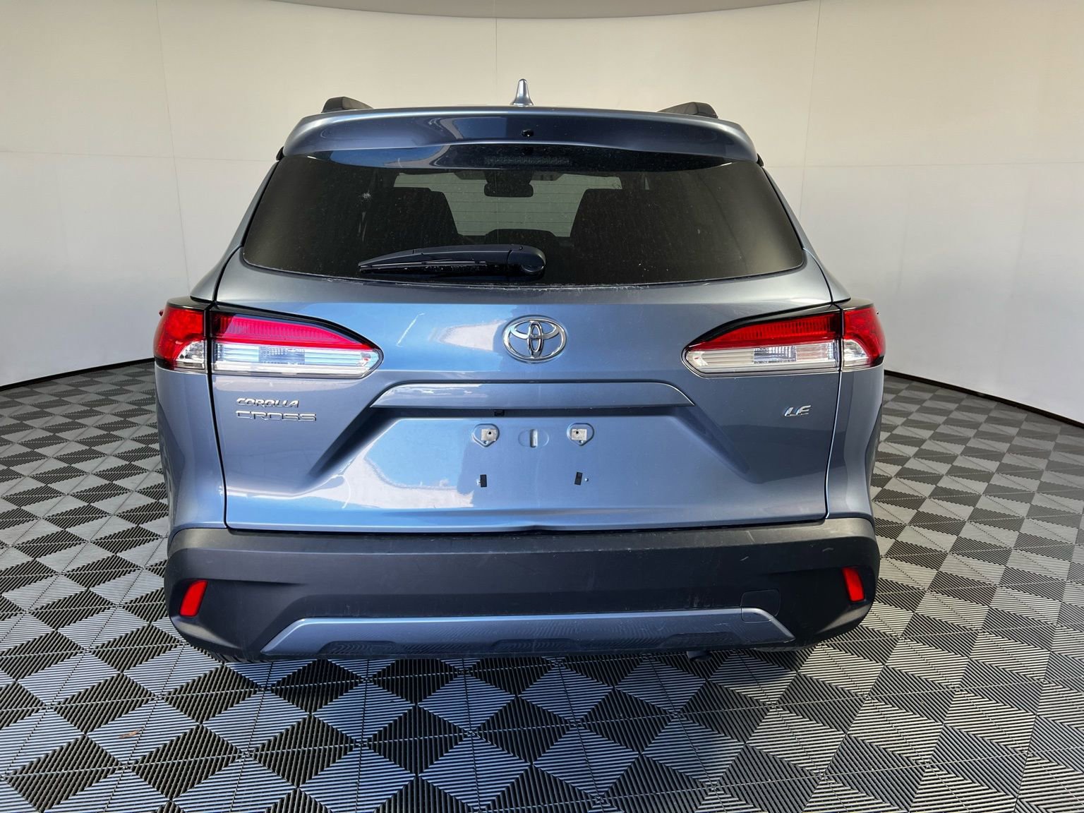 Used 2024 Toyota Corolla Cross LE image 6