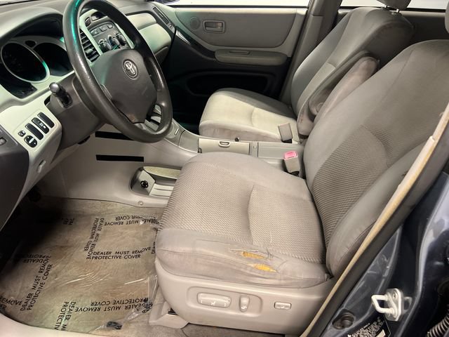 Used 2005 Toyota Highlander 2WD w/ 3rd Row image 6
