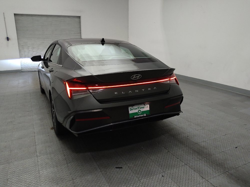 Used 2025 Hyundai Elantra SEL FWD image 6