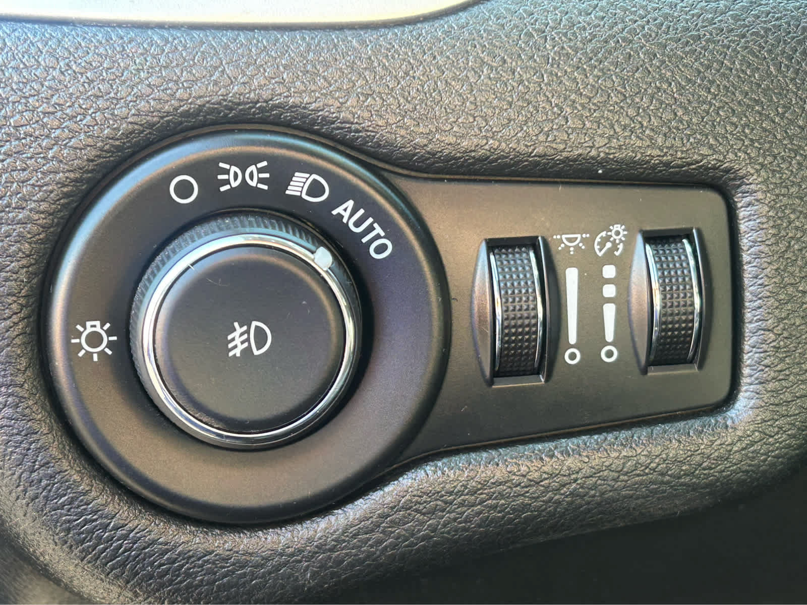 Used 2014 Jeep Cherokee Limited FWD image 19