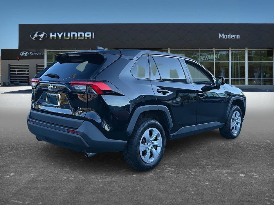 Used 2023 Toyota RAV4 LE AWD/4WD image 4