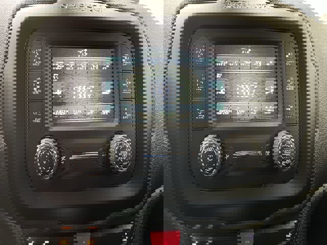 Used 2017 Jeep Renegade Latitude w/ Popular Equipment Group image 17