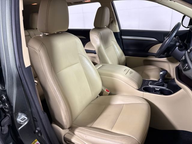 Used 2016 Toyota Highlander XLE AWD/4WD image 14