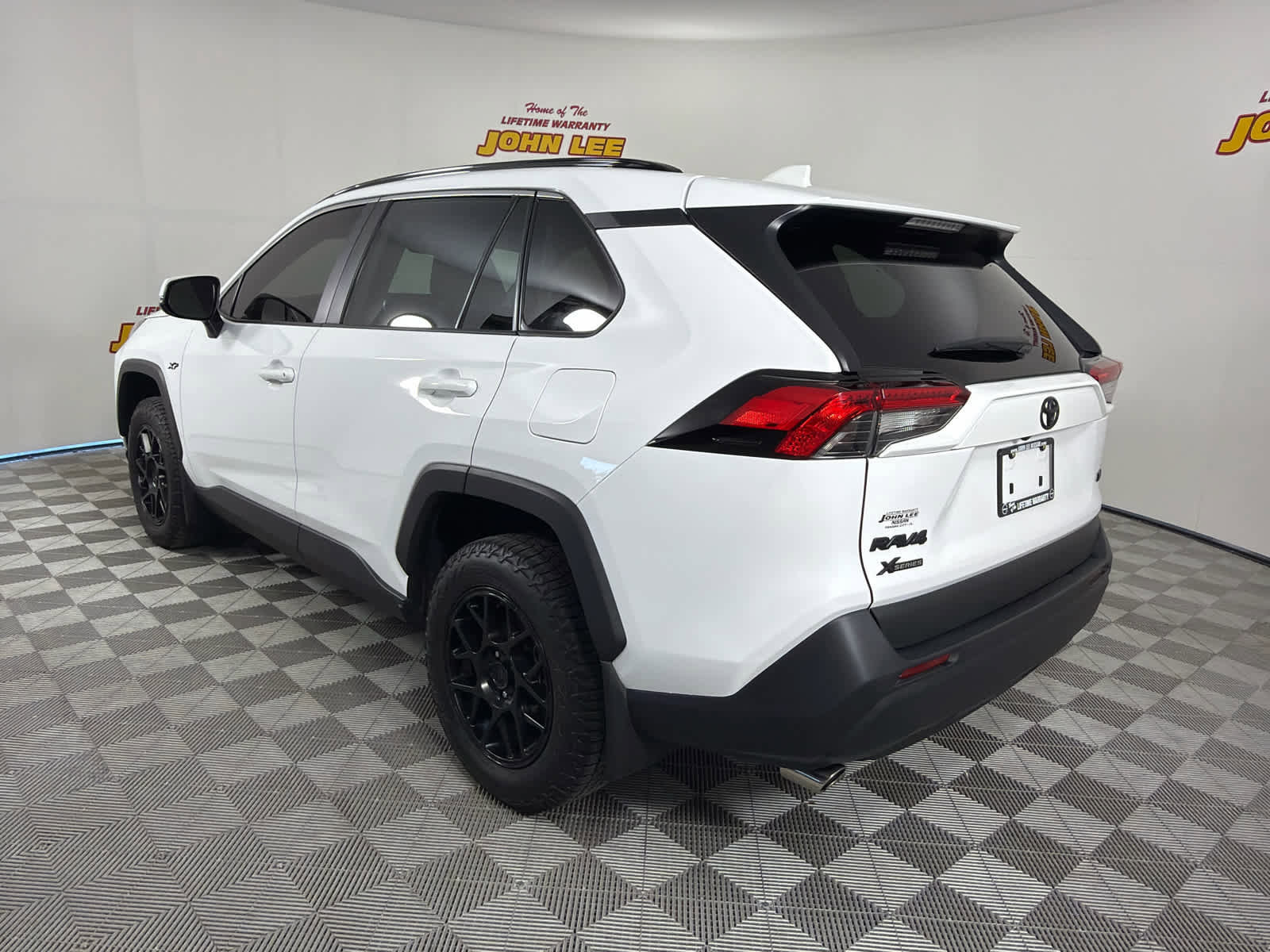 Used 2024 Toyota RAV4 XLE w/ Convenience Package FWD image 3