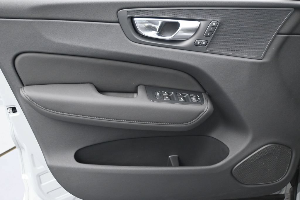 New 2026 Volvo XC60 B5 Plus AWD/4WD image 10