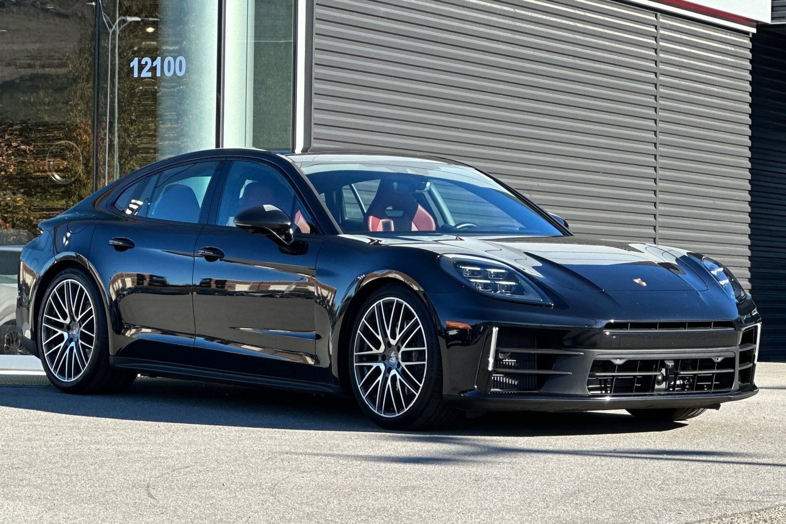 Used 2024 Porsche Panamera image 10