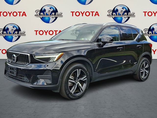 Used 2025 Volvo XC40 B5 Core image 3