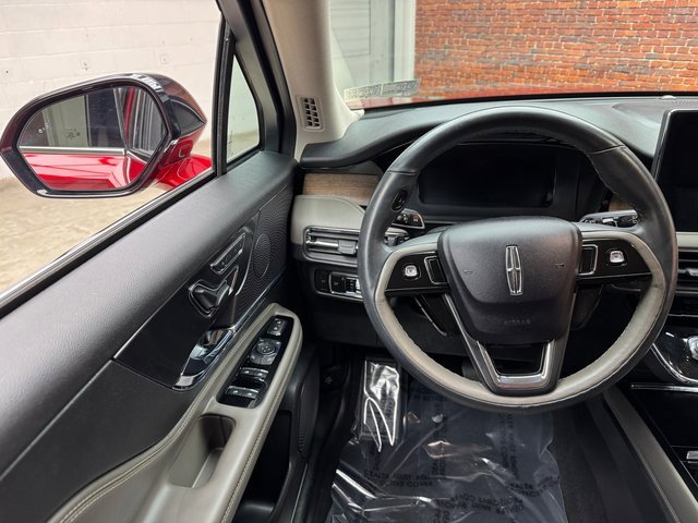 Used 2023 Lincoln Corsair Reserve image 13