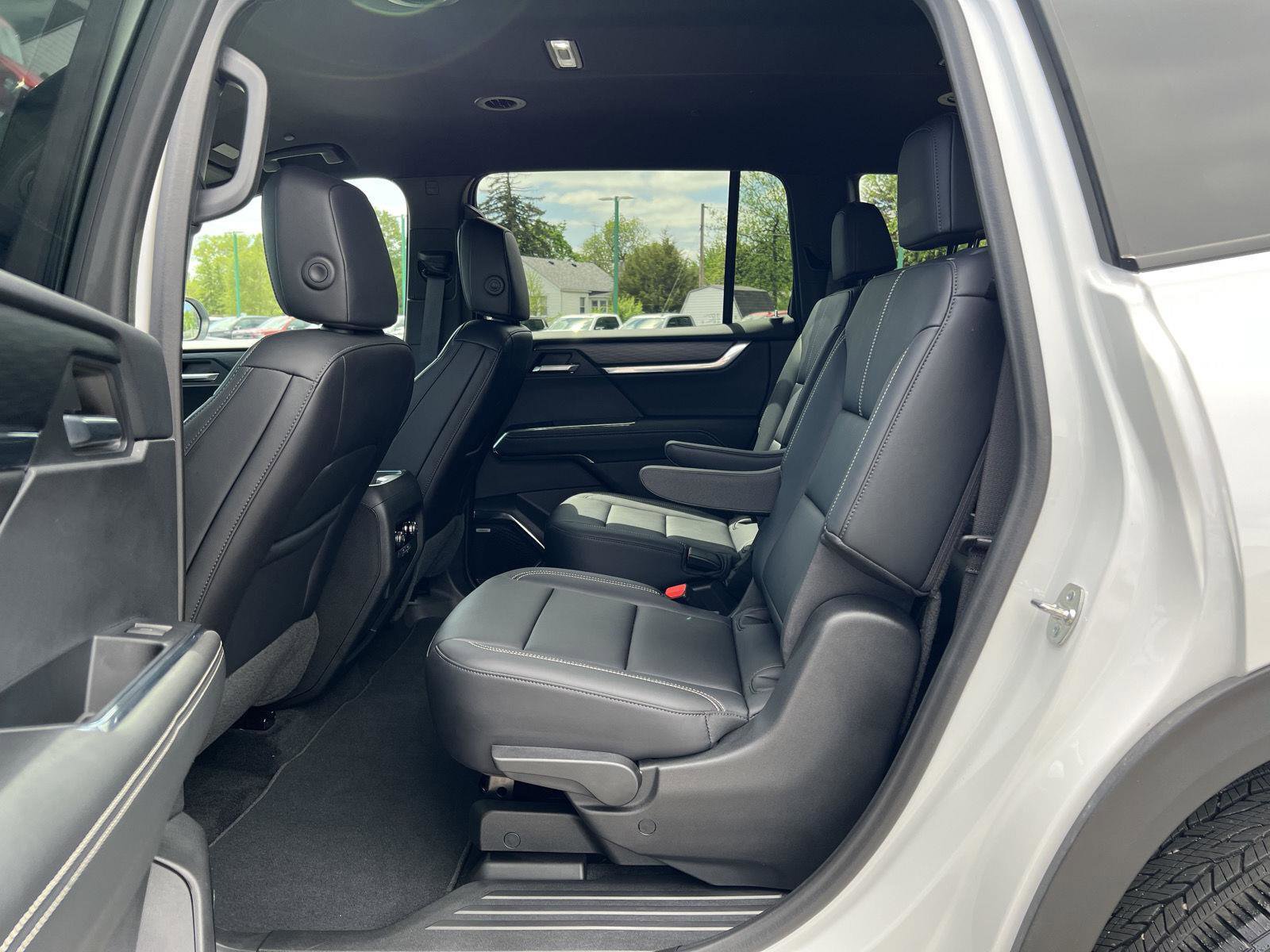 Used 2024 GMC Acadia Elevation AWD/4WD image 41