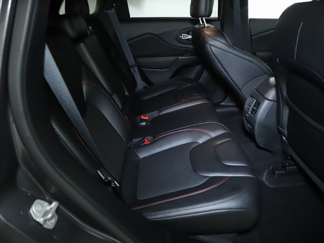 Used 2022 Jeep Cherokee Trailhawk w/ Comfort/Convenience Group AWD/4WD image 31