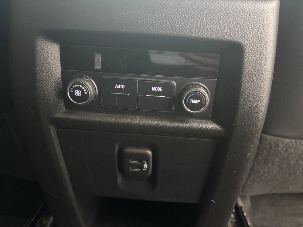 Used 2019 Chevrolet Traverse LT FWD image 38