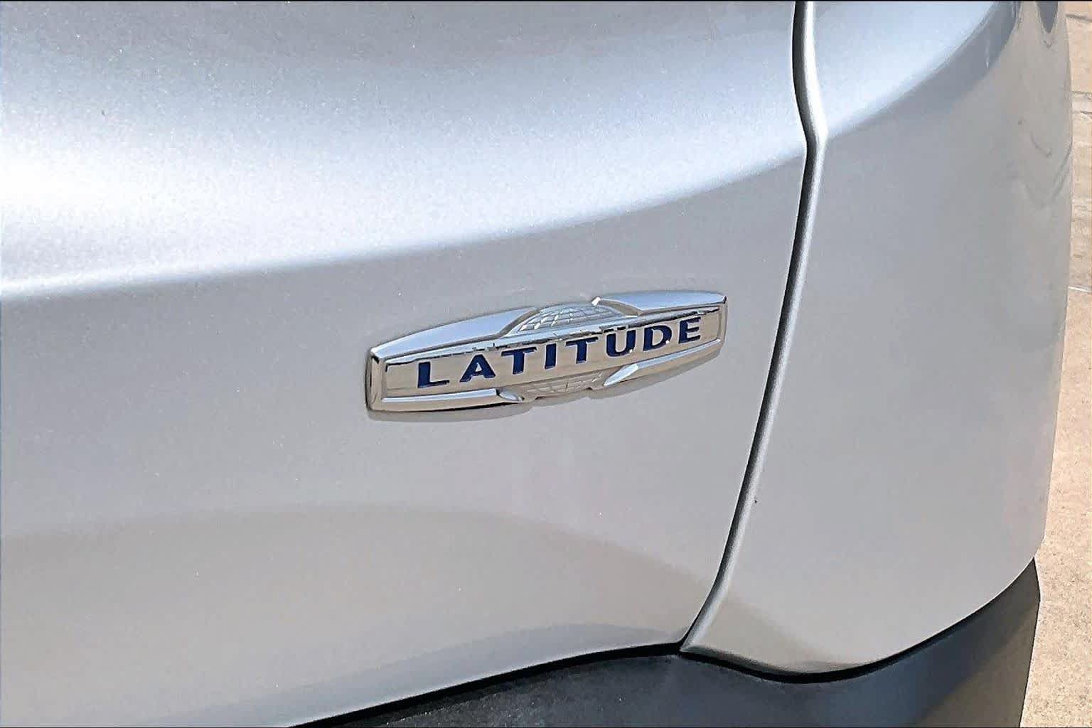 Used 2018 Jeep Renegade Latitude FWD image 10