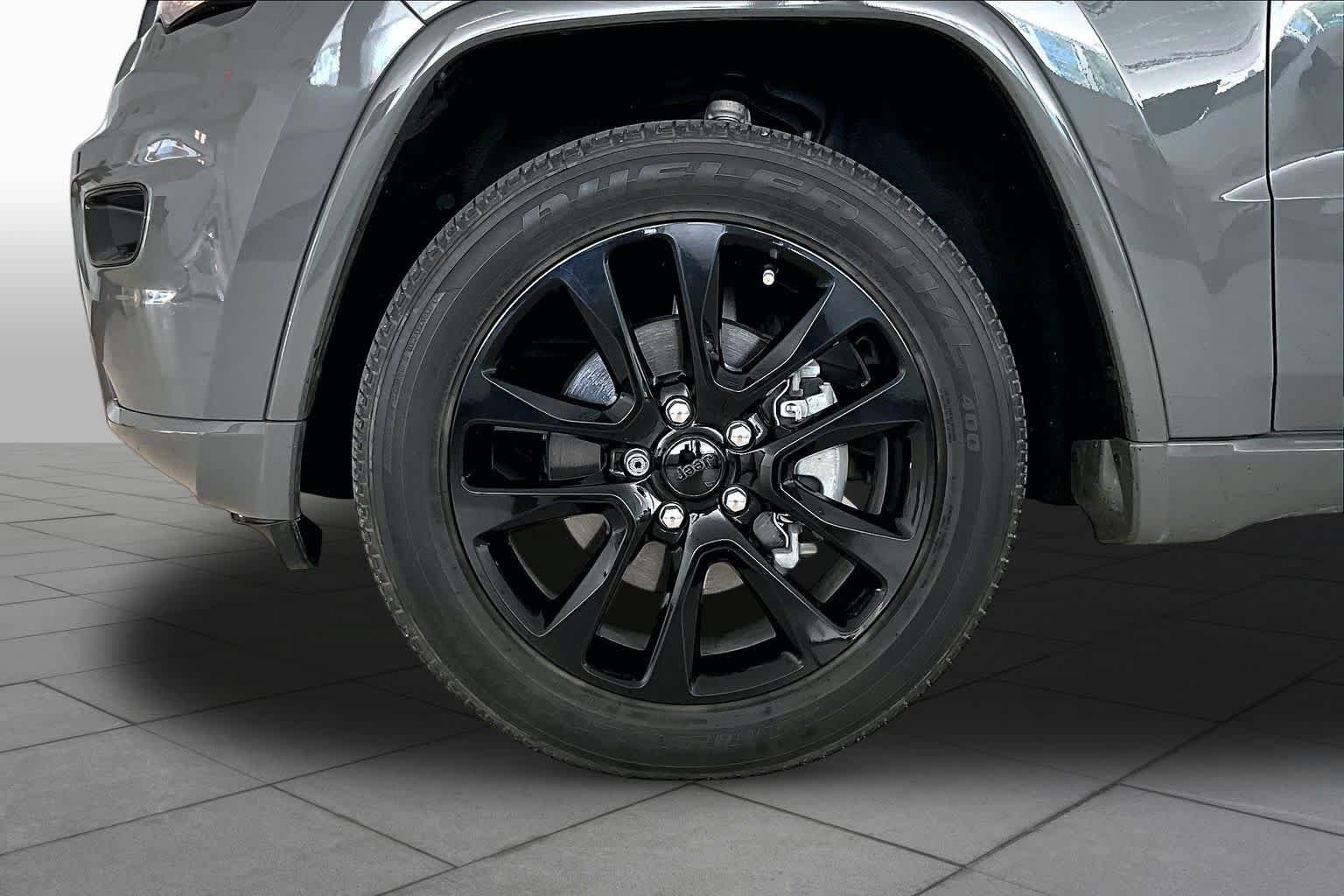Used 2020 Jeep Grand Cherokee Altitude RWD image 10