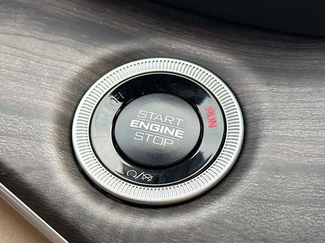 Used 2025 Jeep Grand Cherokee Limited w/ Luxury Tech Group II image 34