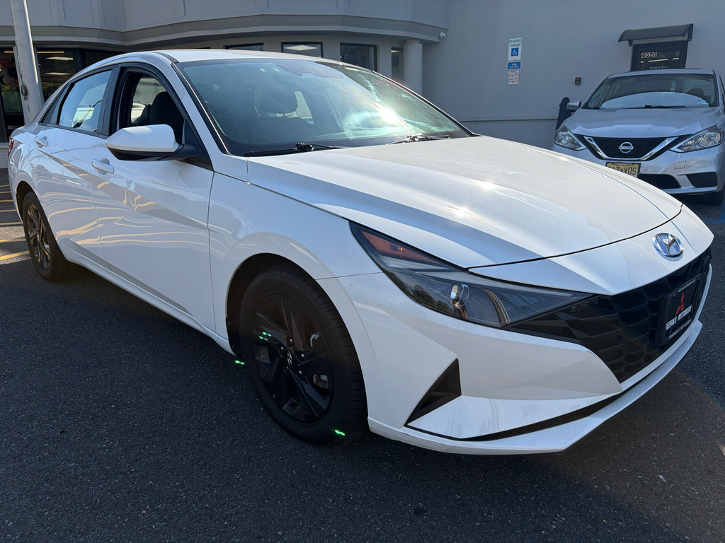 Used 2023 Hyundai Elantra SEL FWD image 3