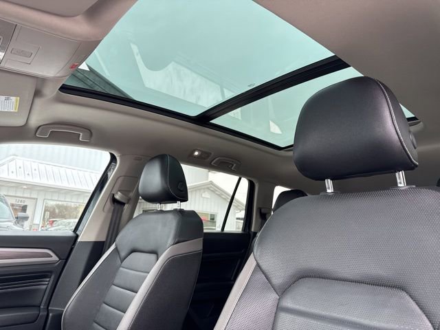 Used 2021 Volkswagen Atlas SEL Premium image 2