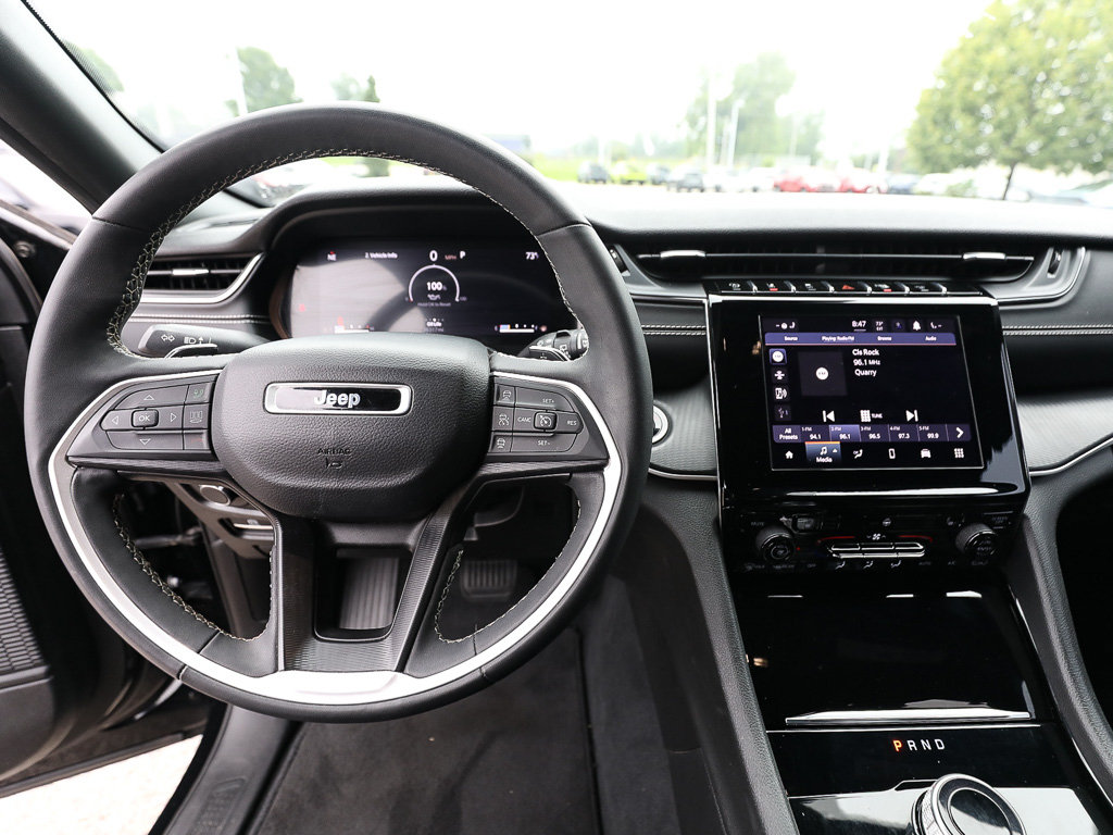 Used 2023 Jeep Grand Cherokee Altitude AWD/4WD image 13