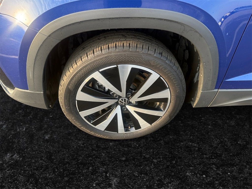 Used 2024 Volkswagen Taos SE image 9