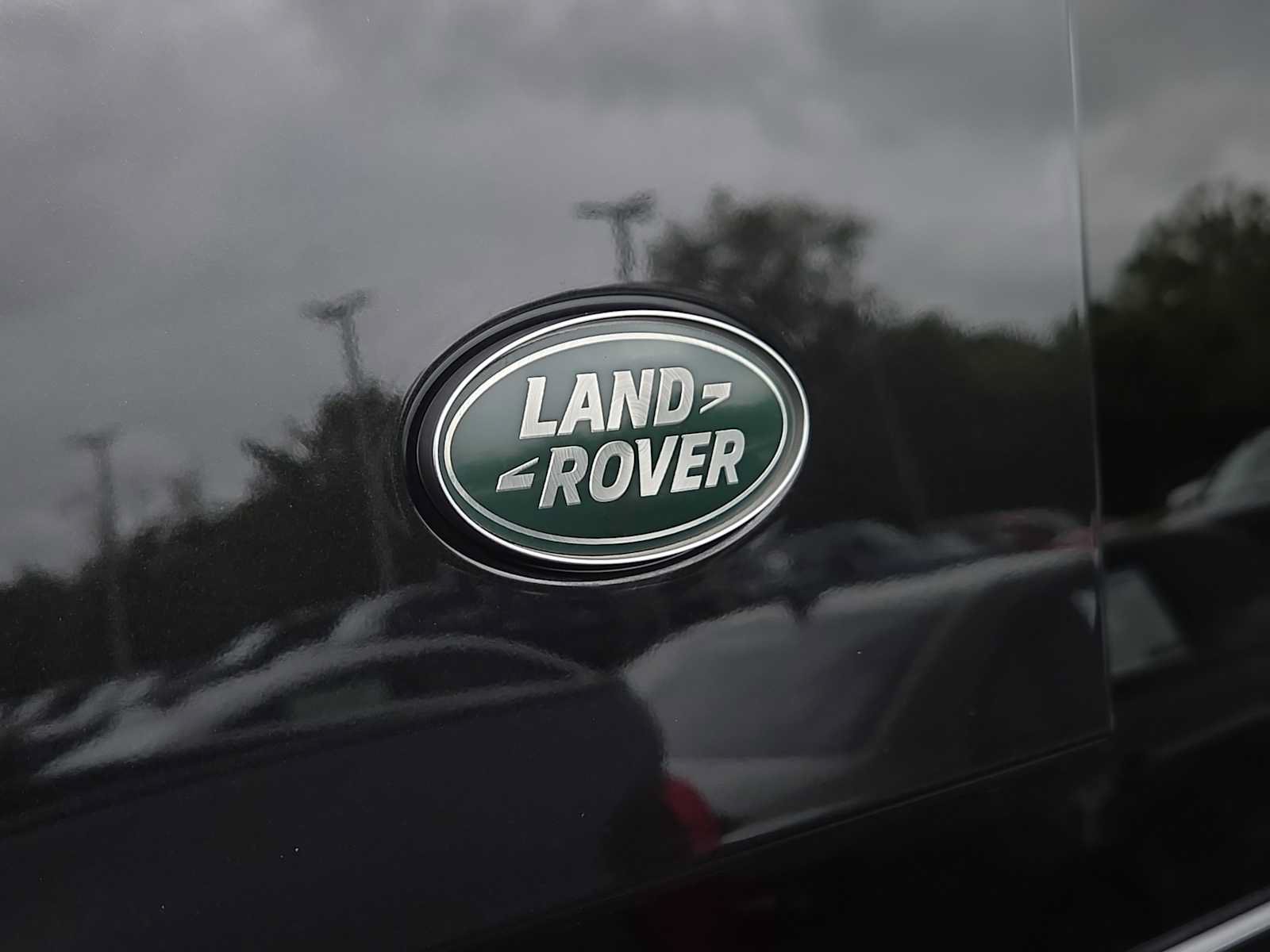 Used 2024 Land Rover Defender 110 V8 AWD/4WD image 4