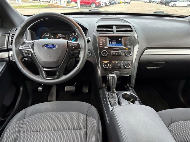 Used 2019 Ford Explorer XLT image 11