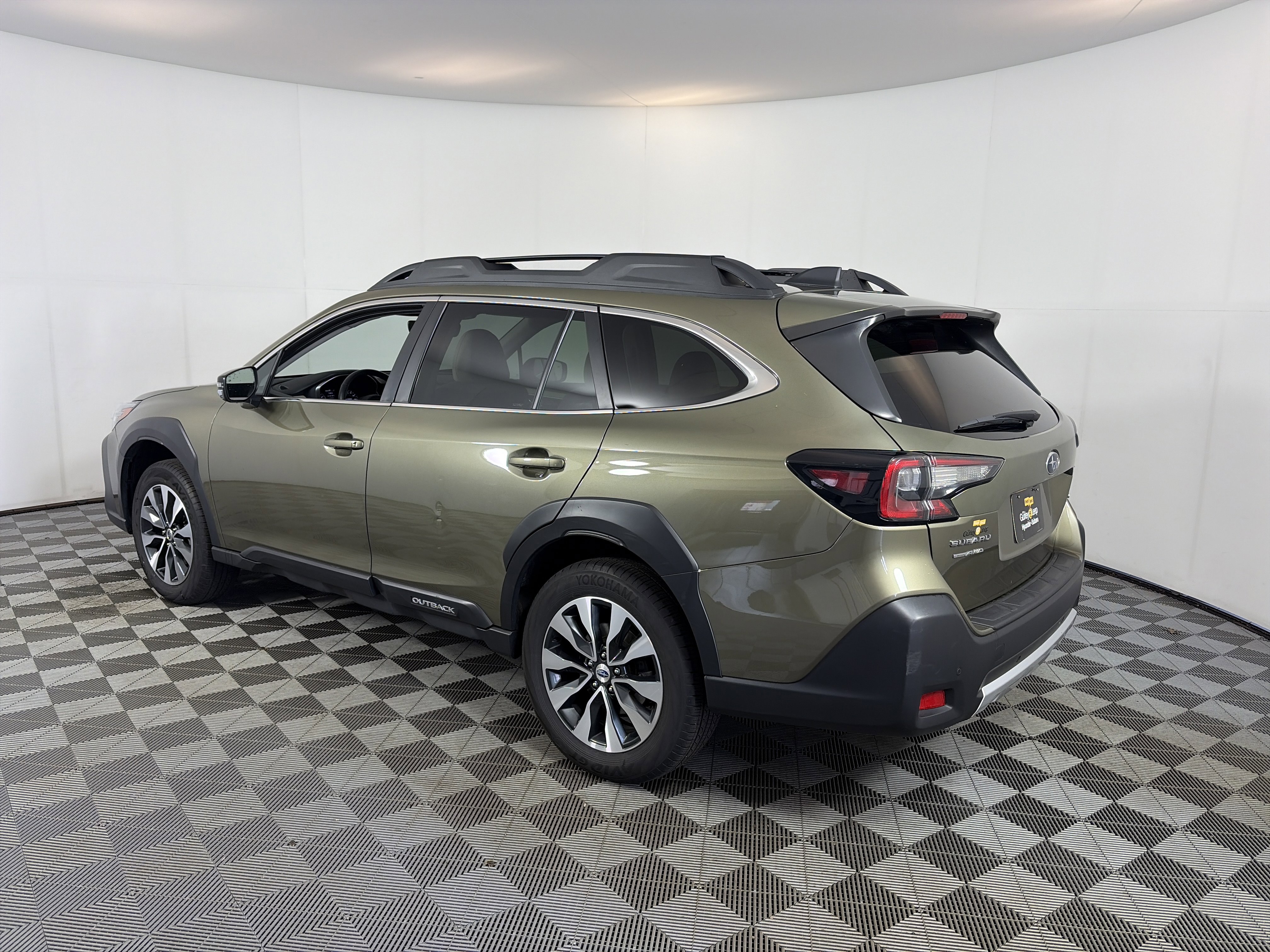 Used 2023 Subaru Outback Limited image 8