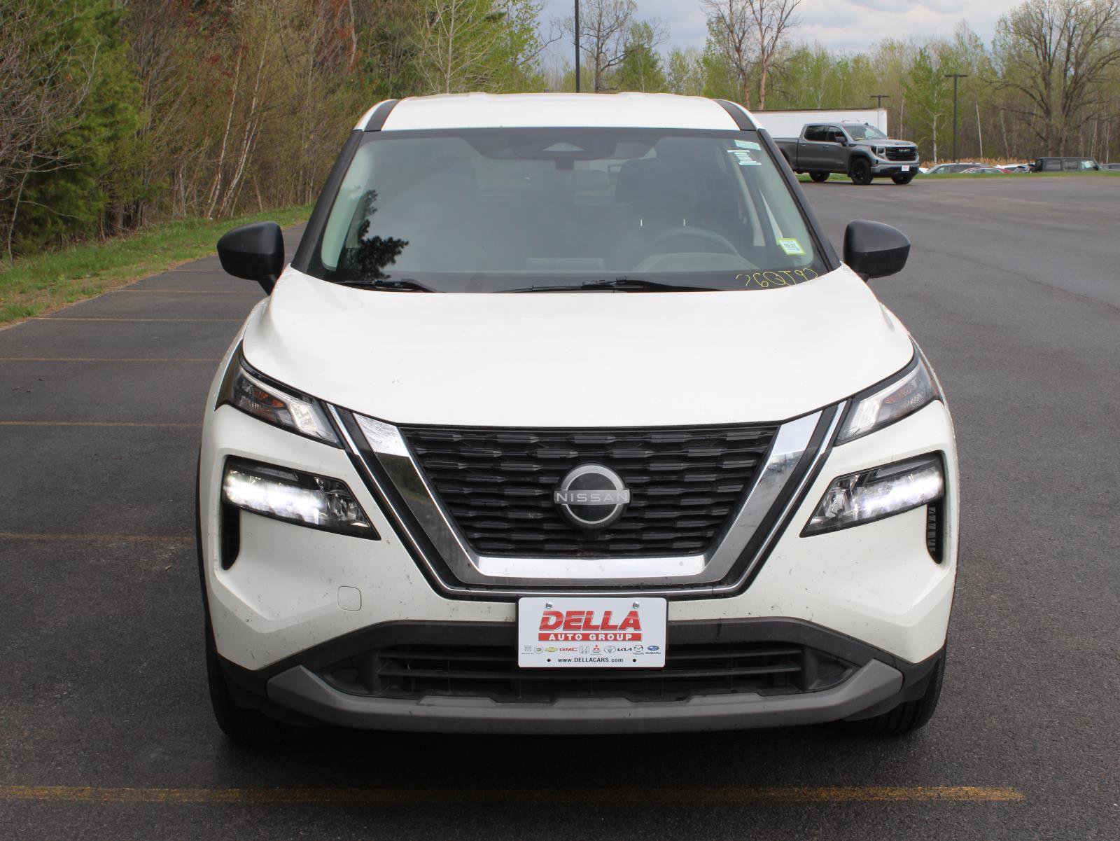 Used 2023 Nissan Rogue S AWD/4WD image 2