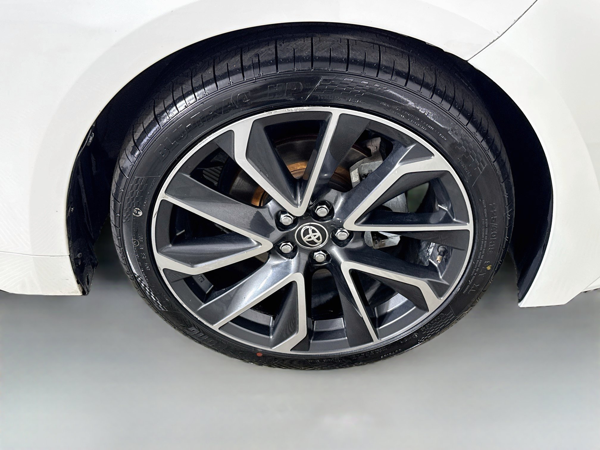 Used 2020 Toyota Corolla XSE FWD image 32