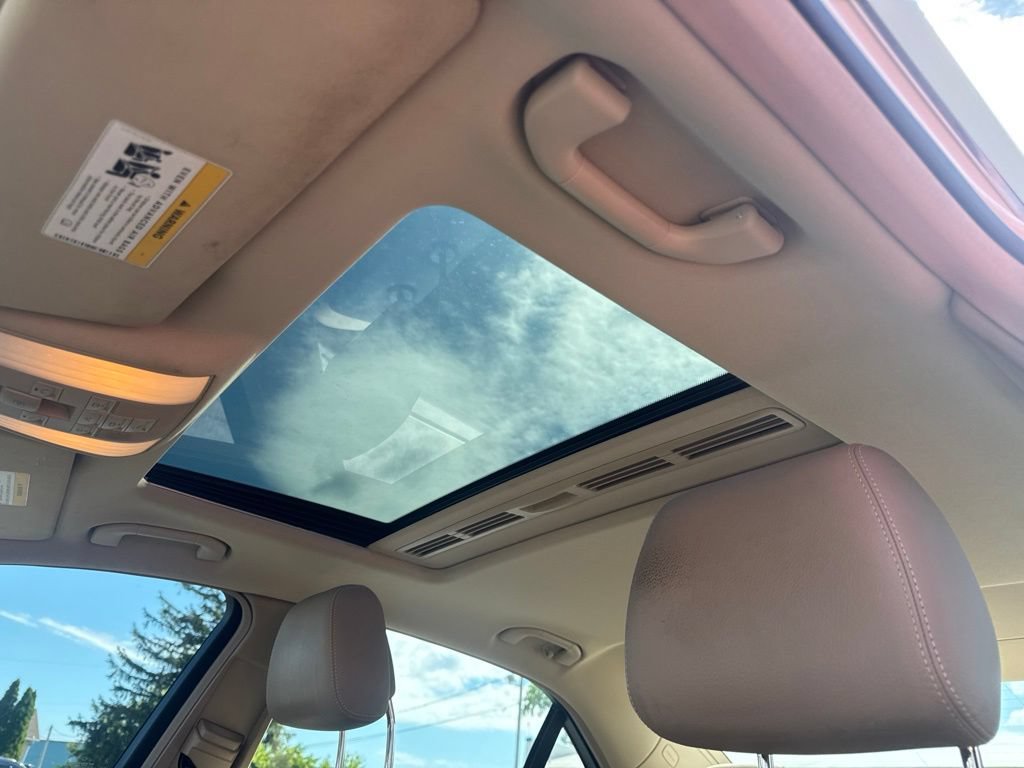Used 2010 Mercedes-Benz E 350 Sedan image 10