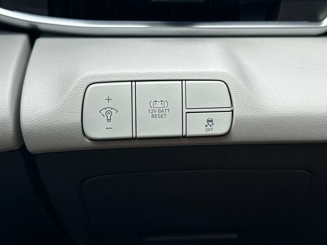 Used 2024 Hyundai Elantra Limited FWD image 31