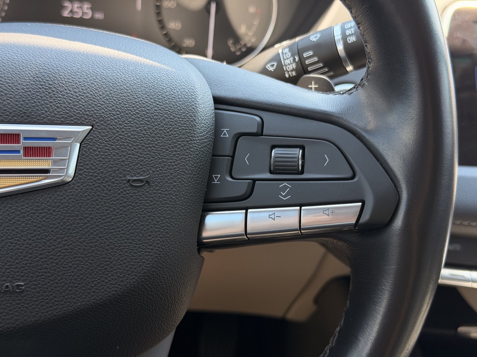 Used 2023 Cadillac XT4 Luxury FWD image 20