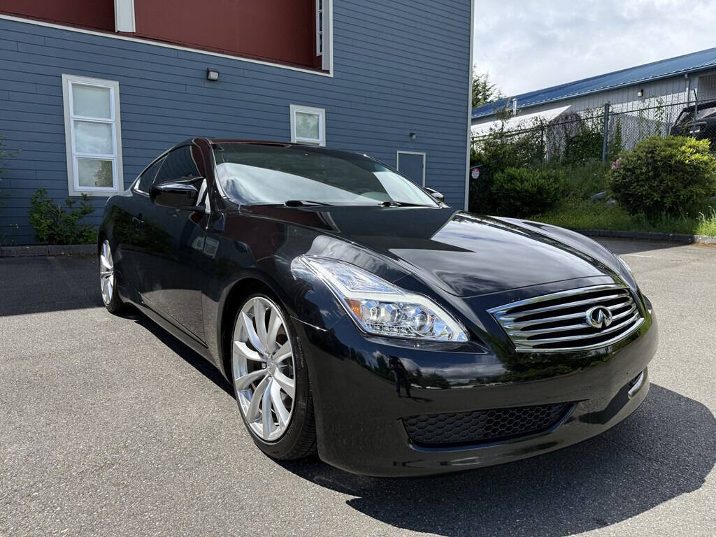 Used 2010 INFINITI G37 Journey w/ Premium Pkg RWD image 2