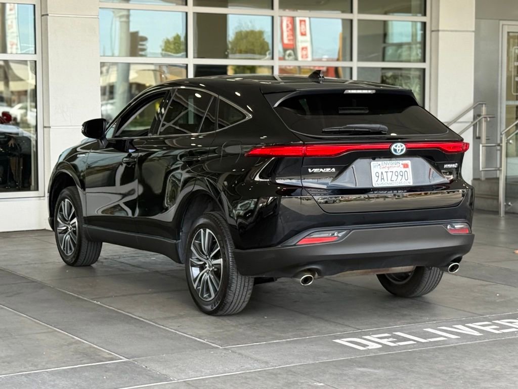 Certified 2021 Toyota Venza LE image 9