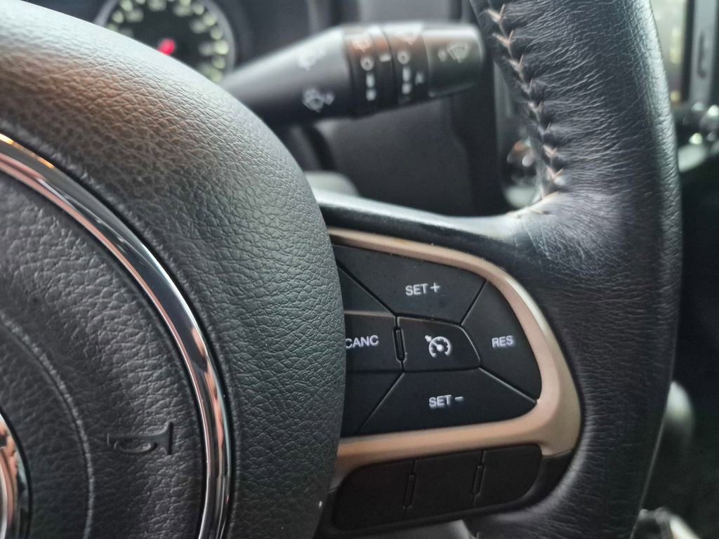 Used 2017 Jeep Renegade Limited image 22
