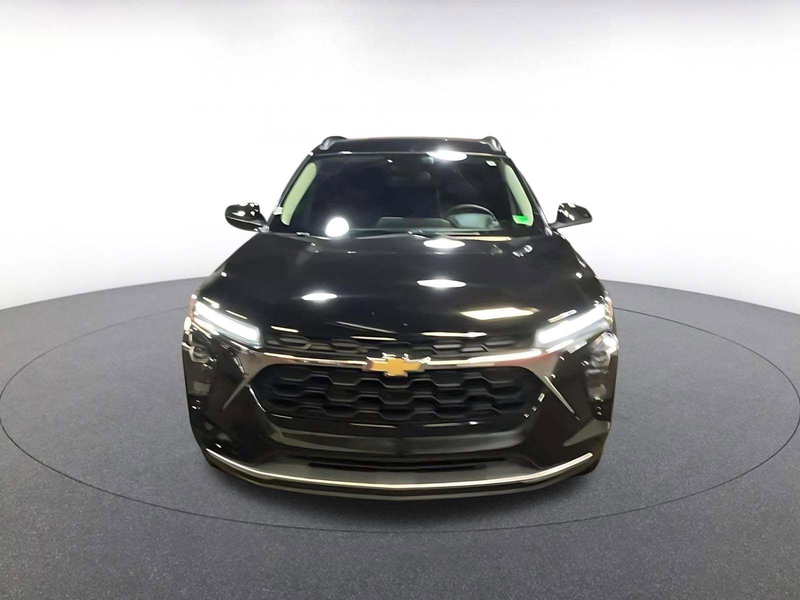 Used 2025 Chevrolet Trax LT w/ LT Convenience Package image 4