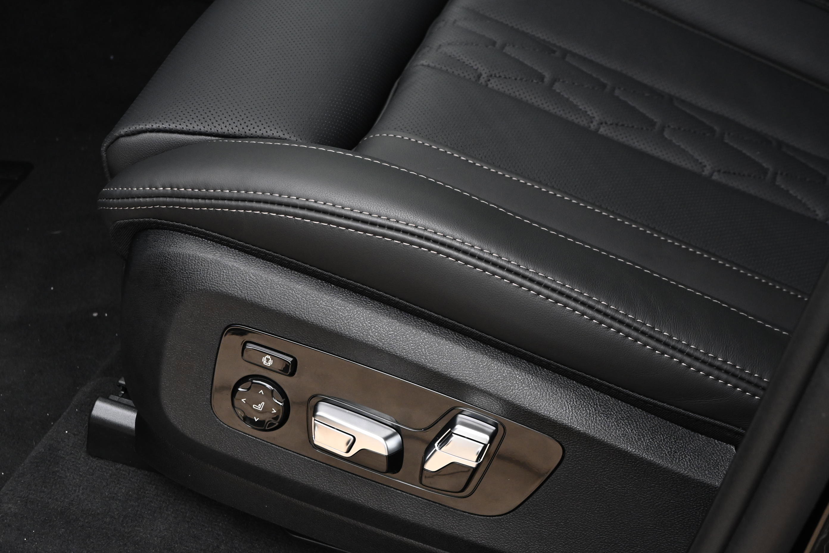 New 2026 BMW X7 M60i image 27