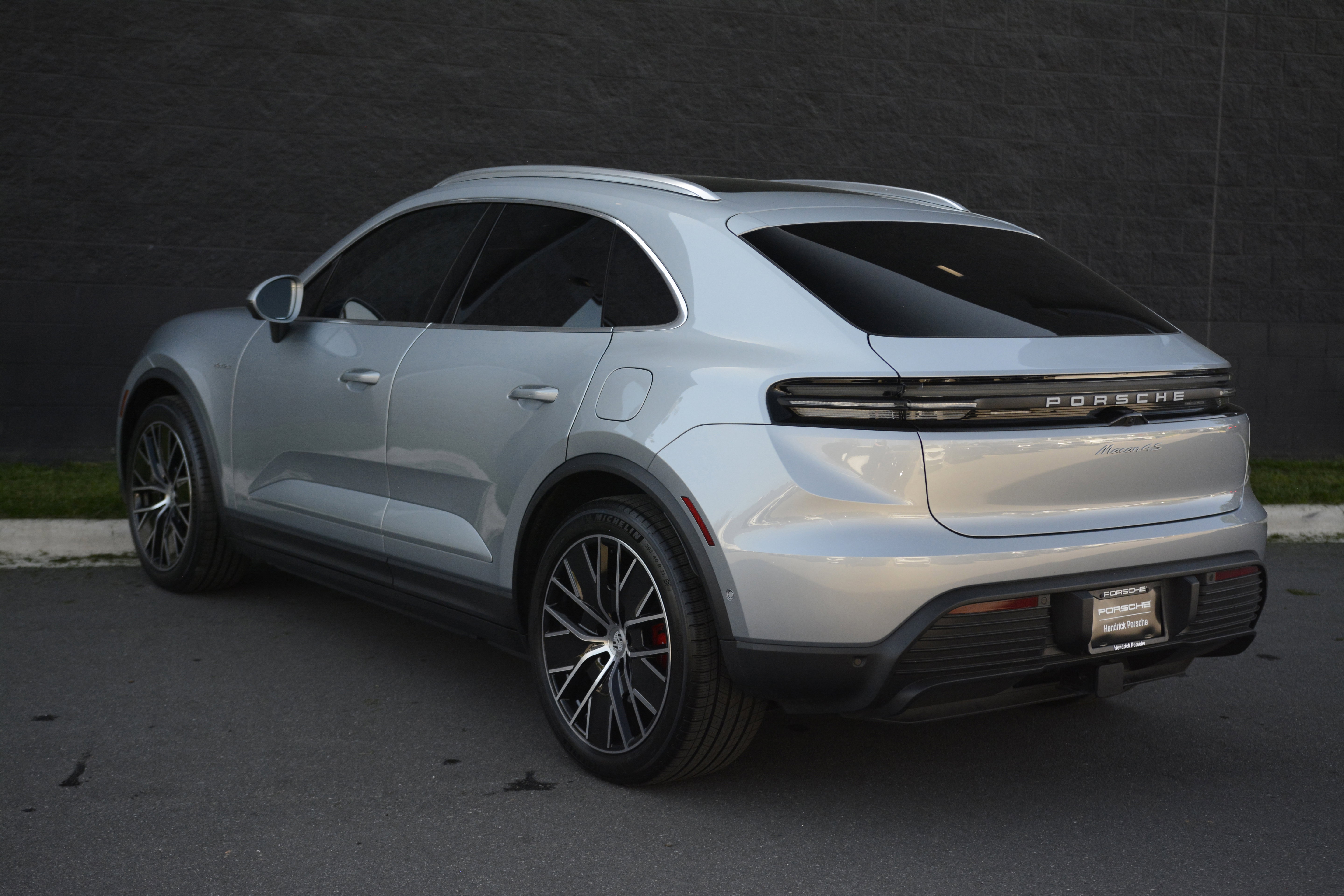 Certified 2025 Porsche Macan 4S Electric image 3