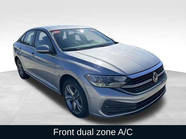 Used 2022 Volkswagen Jetta SE image 2