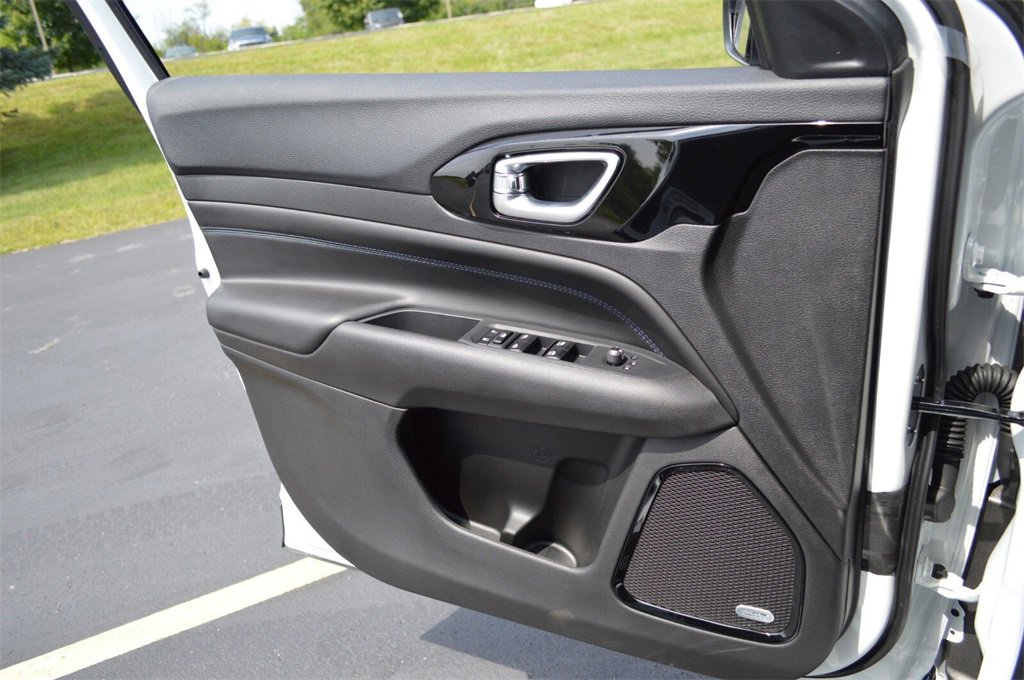 New 2025 Jeep Compass Limited w/ Sun and Sound Group image 26