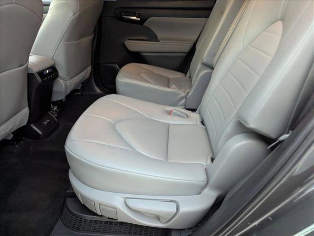 Certified 2023 Toyota Highlander XLE image 16