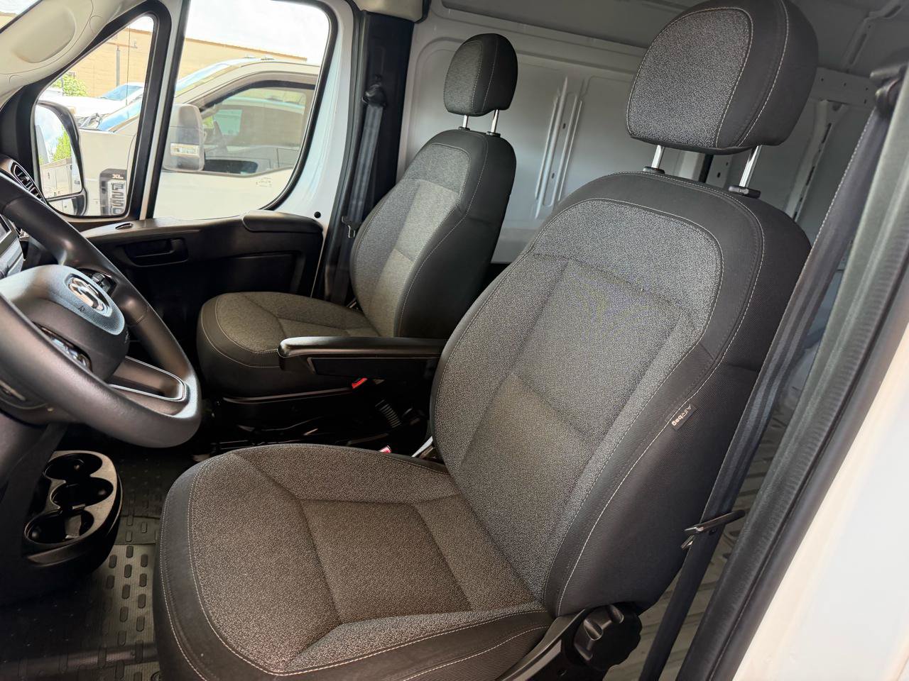 Used 2025 RAM ProMaster 2500 w/ Convenience Group FWD image 11