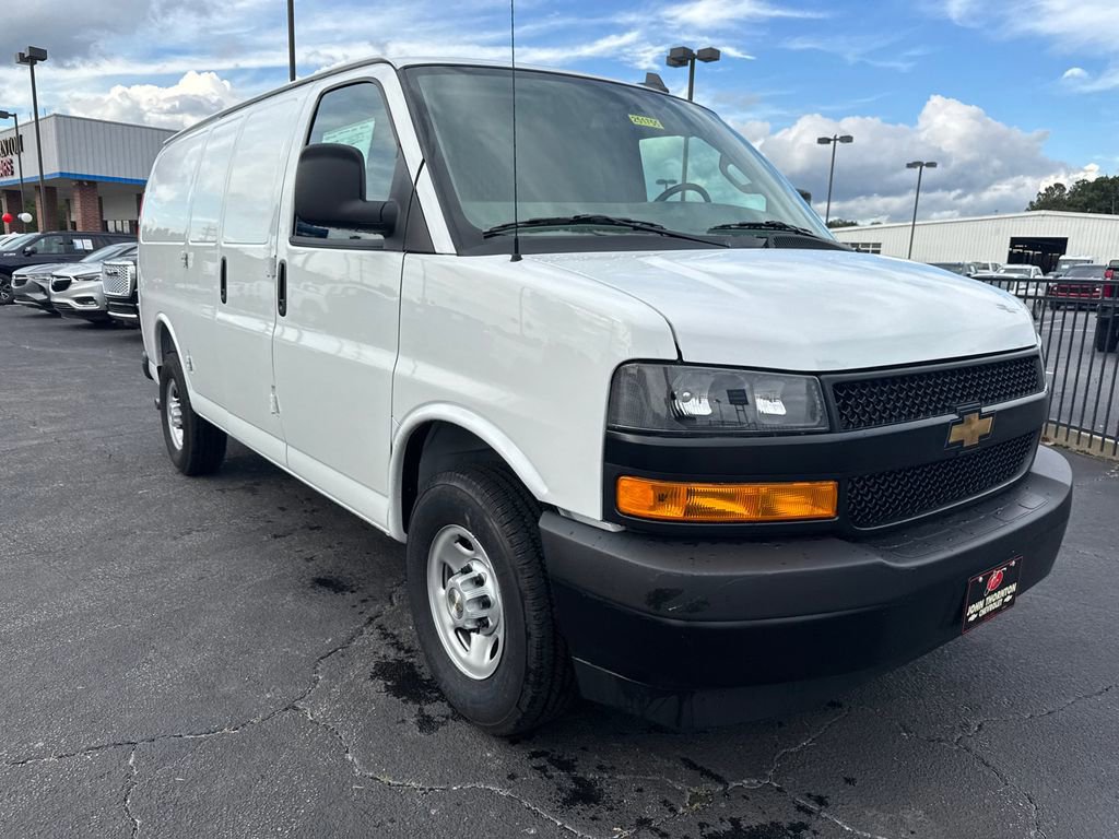 New 2025 Chevrolet Express 3500 w/ Driver Convenience Package RWD image 4