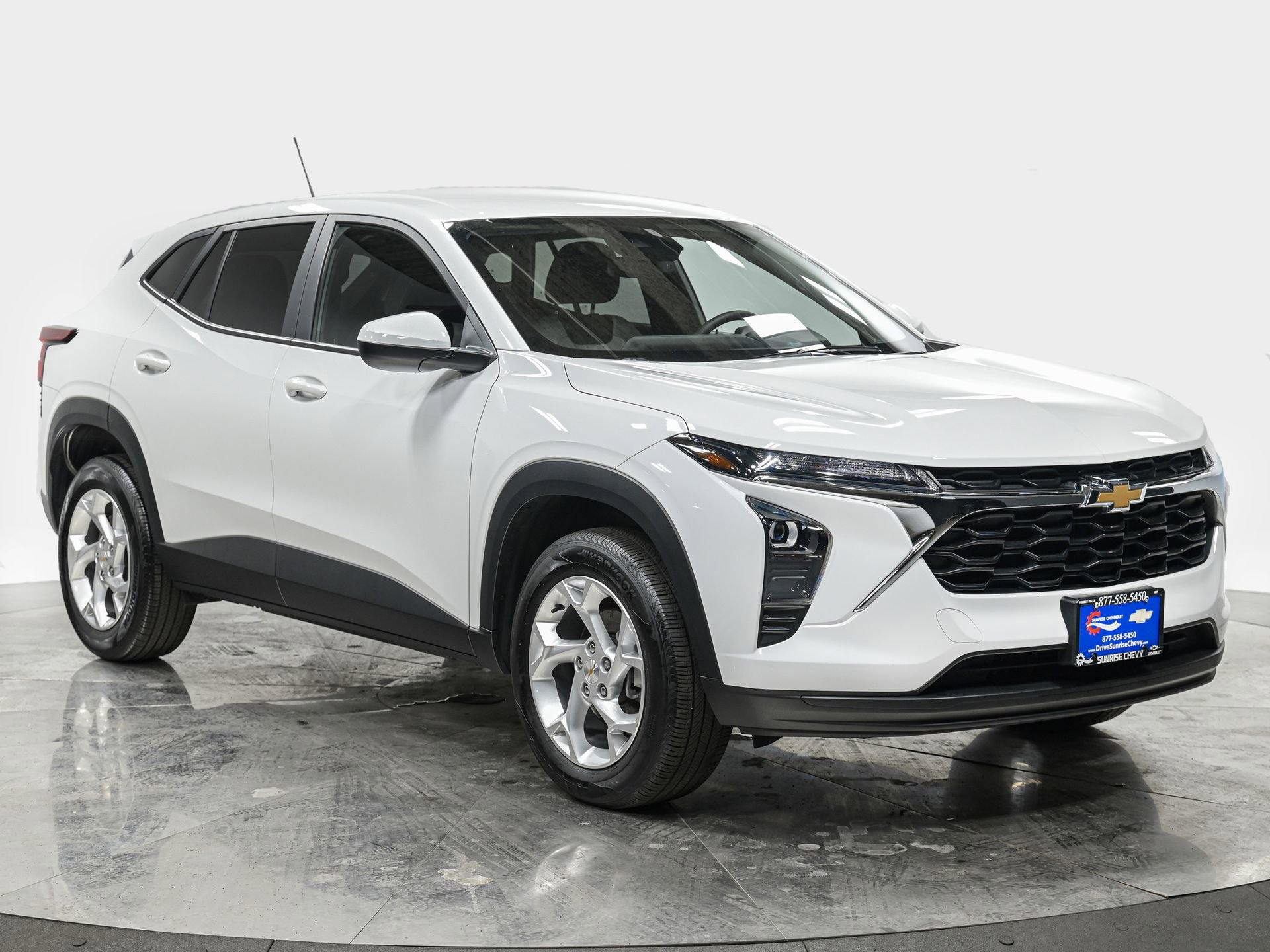 Used 2024 Chevrolet Trax LS w/ LS Convenience Package FWD image 11
